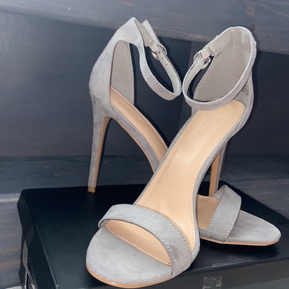 •Ankle Strap Heels - Picture 5 of 7